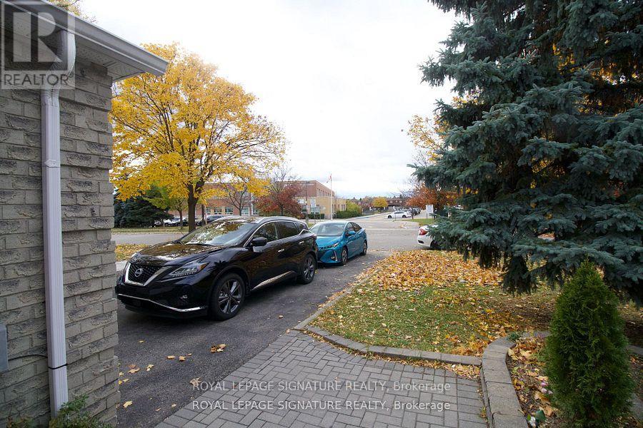 5125 Salishan Circle, Mississauga, Ontario  L5R 3E8 - Photo 6 - W12650132