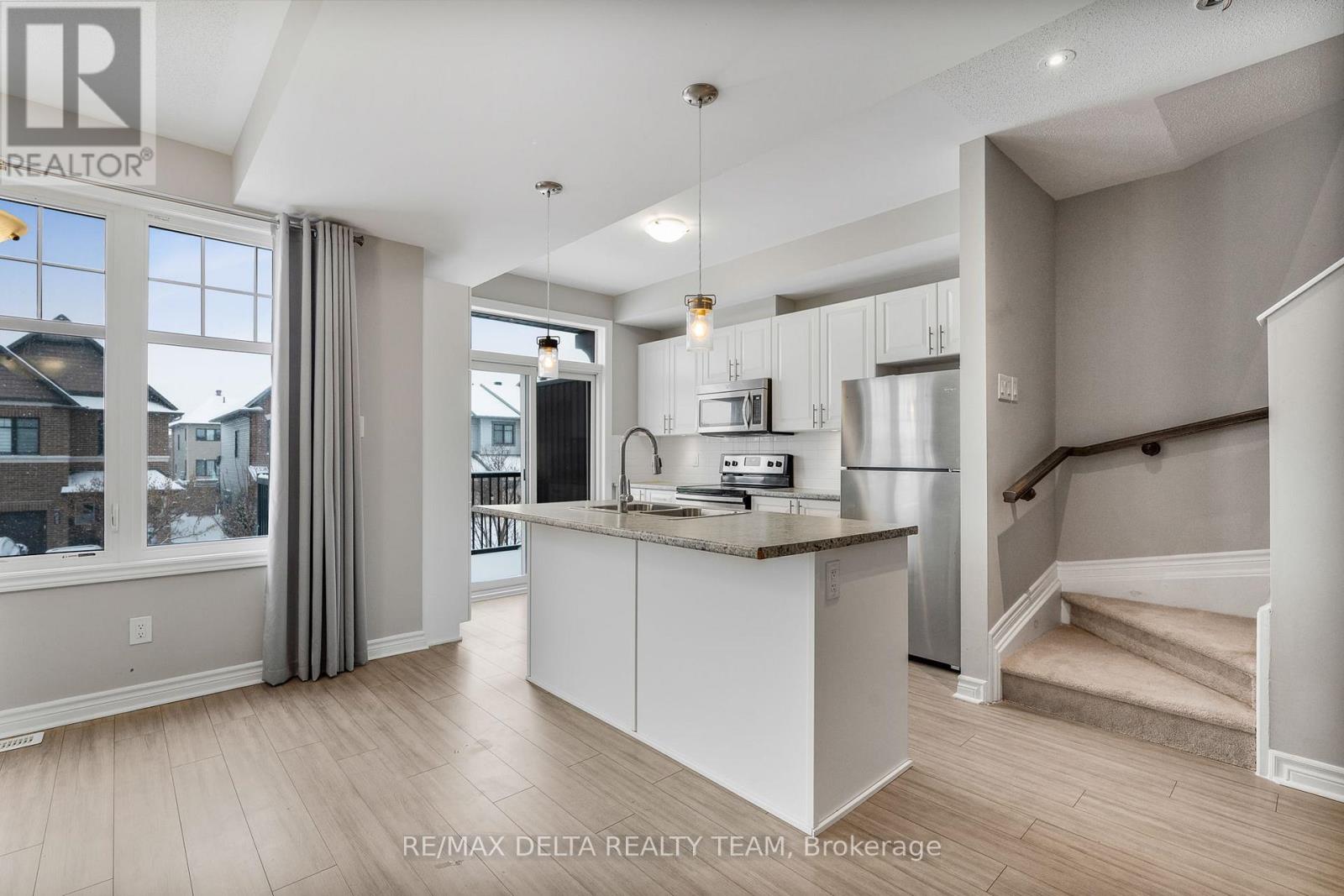 64 Fallengale Crescent, Ottawa, Ontario  K2T 0K9 - Photo 12 - X12650160