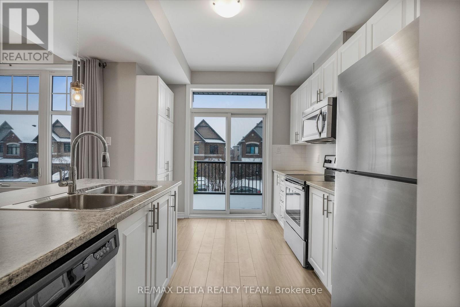 64 Fallengale Crescent, Ottawa, Ontario  K2T 0K9 - Photo 13 - X12650160