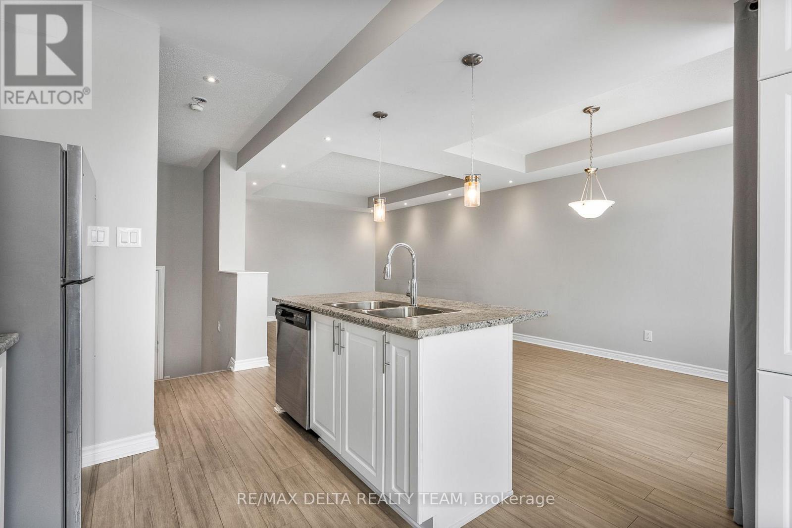 64 Fallengale Crescent, Ottawa, Ontario  K2T 0K9 - Photo 15 - X12650160