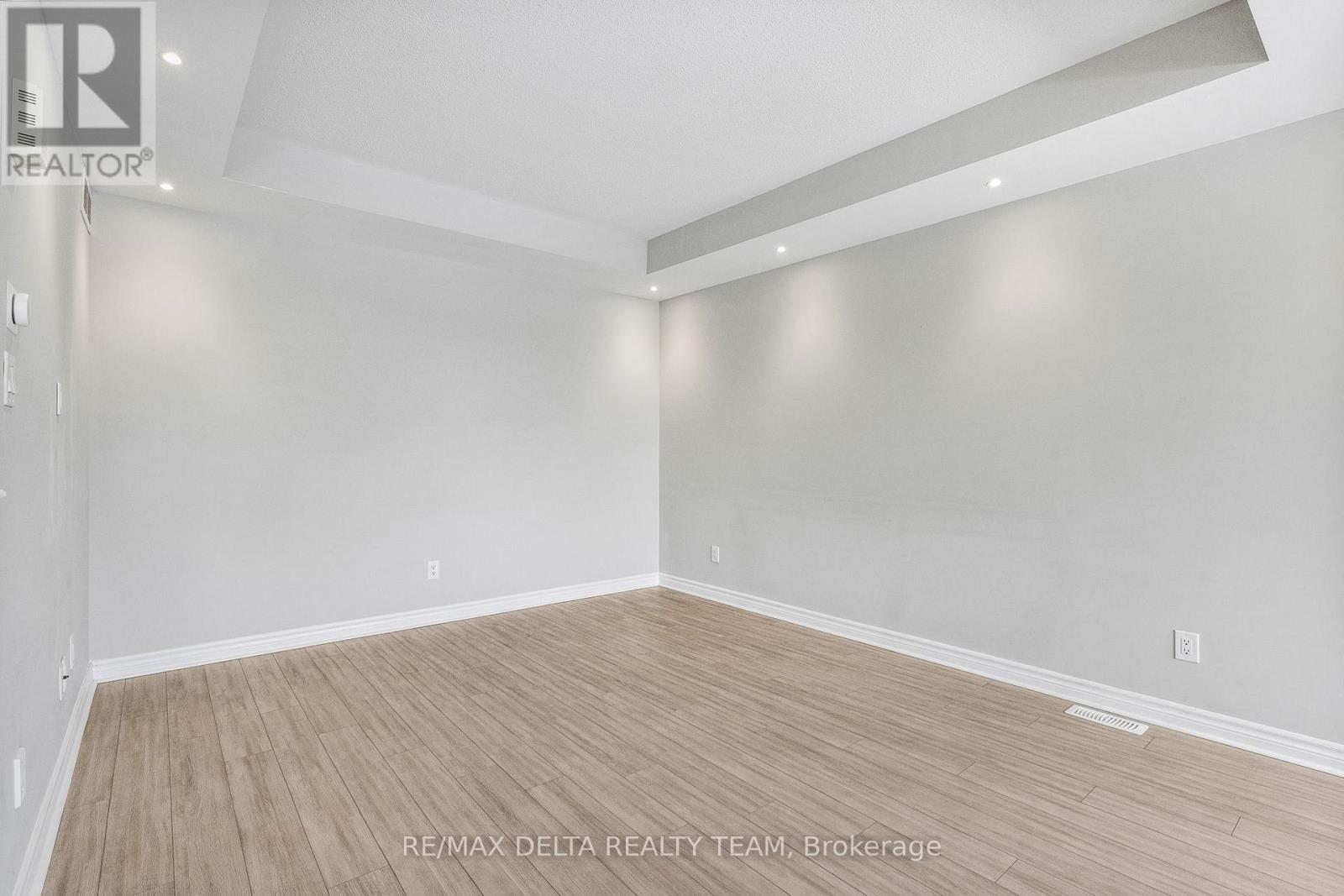 64 Fallengale Crescent, Ottawa, Ontario  K2T 0K9 - Photo 6 - X12650160