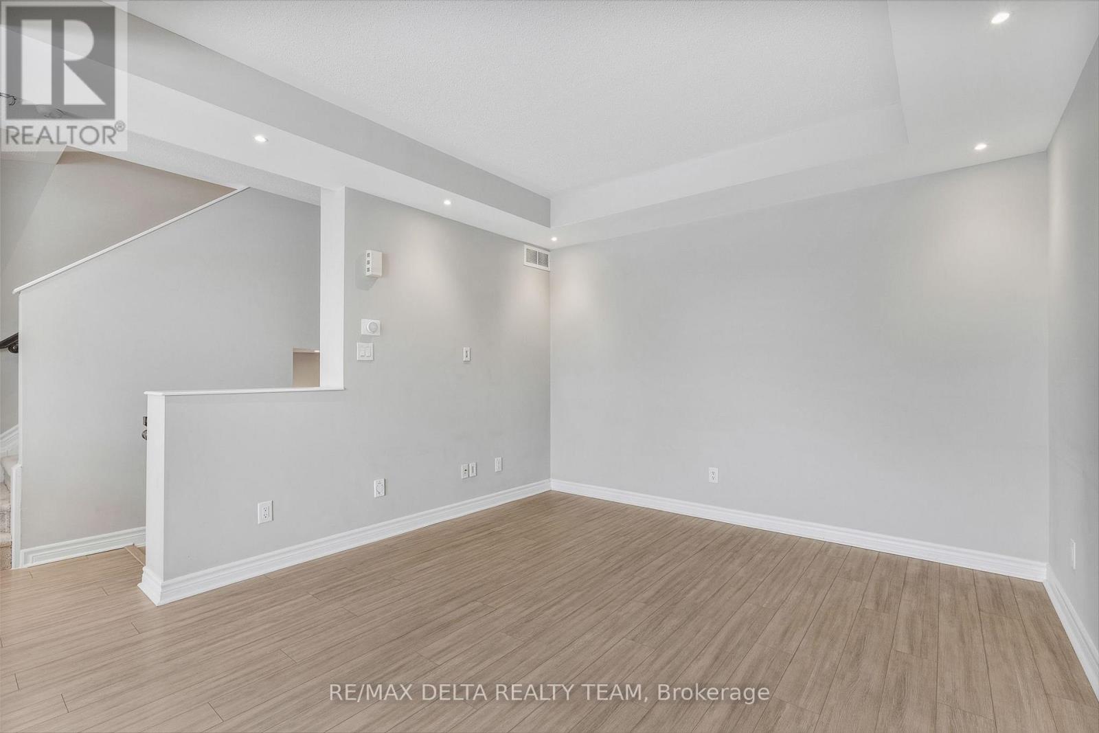 64 Fallengale Crescent, Ottawa, Ontario  K2T 0K9 - Photo 7 - X12650160