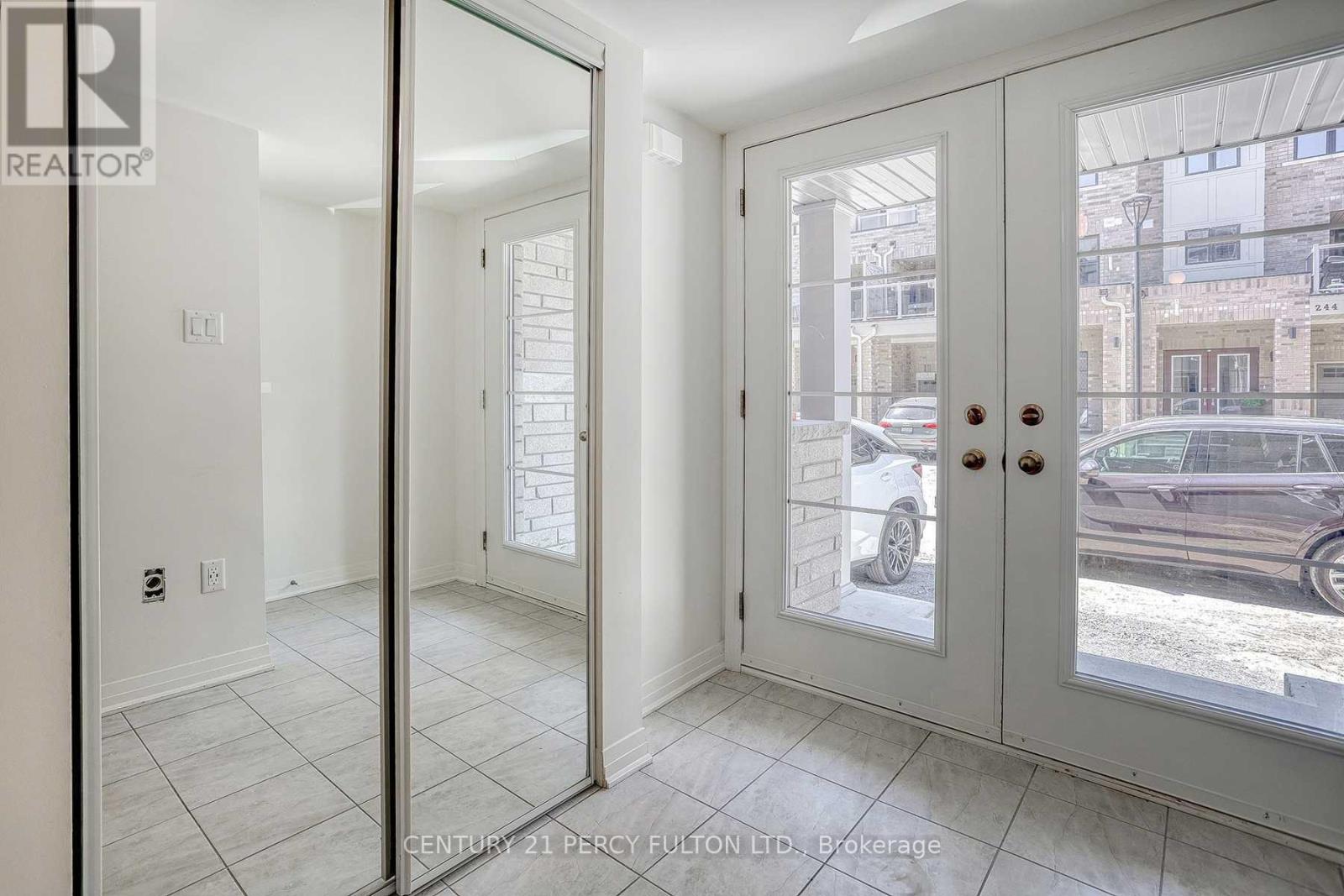 253 Lord Elgin Lane, Clarington, Ontario  L1C 7E8 - Photo 2 - E12650168