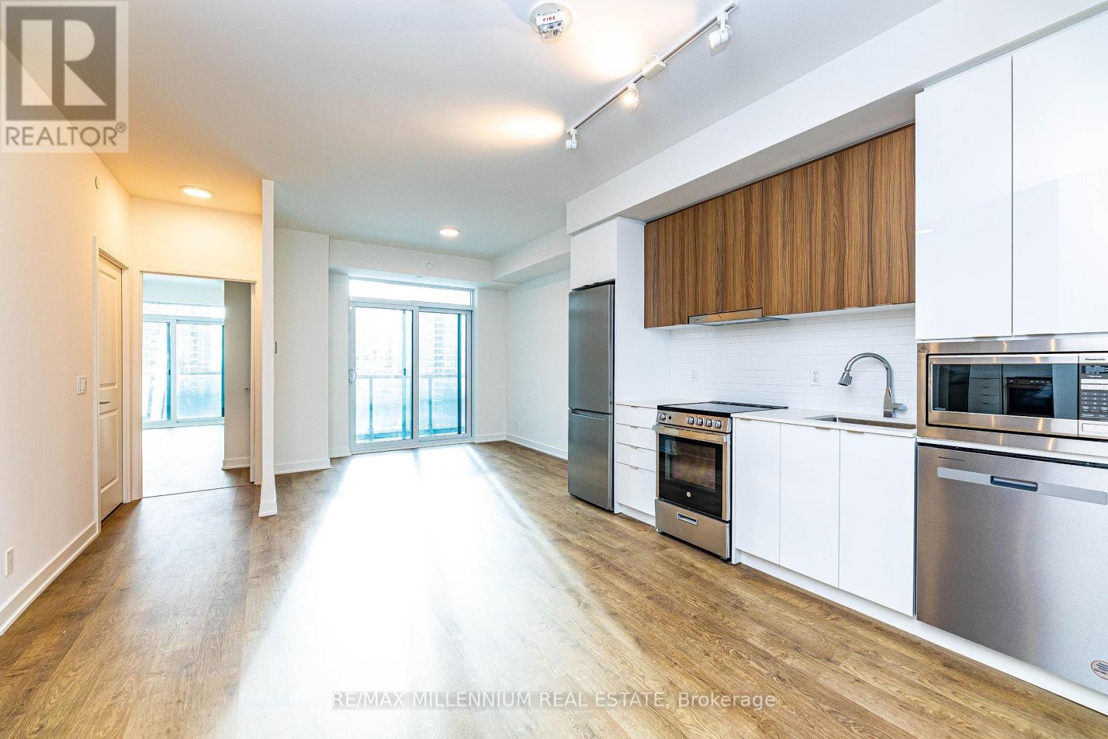 510 - 30 Upper Mall Way, Vaughan, Ontario  L4J 0L7 - Photo 10 - N12650180