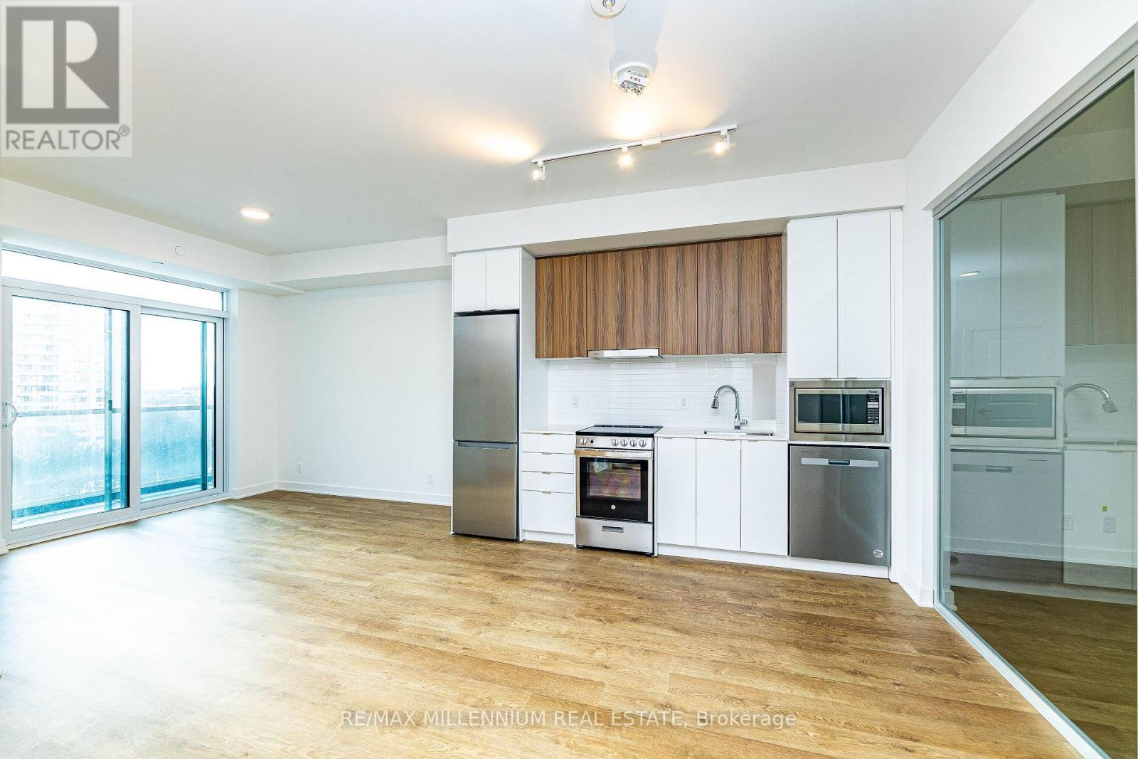 510 - 30 Upper Mall Way, Vaughan, Ontario  L4J 0L7 - Photo 11 - N12650180