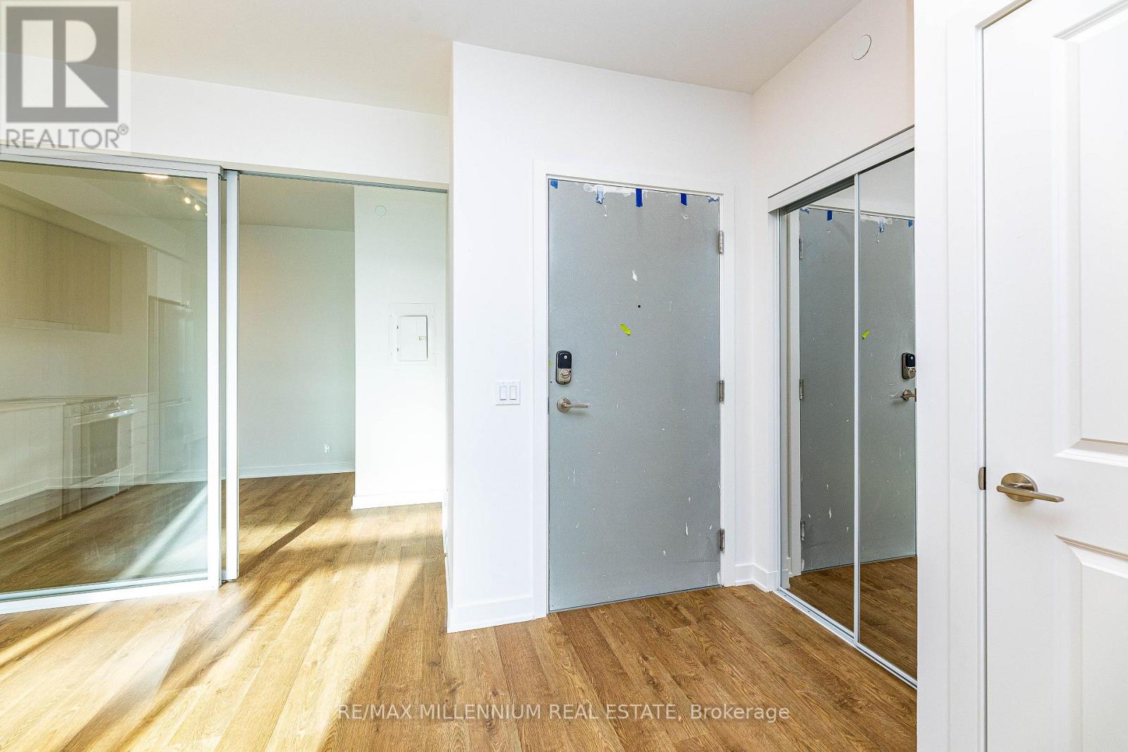 510 - 30 Upper Mall Way, Vaughan, Ontario  L4J 0L7 - Photo 9 - N12650180