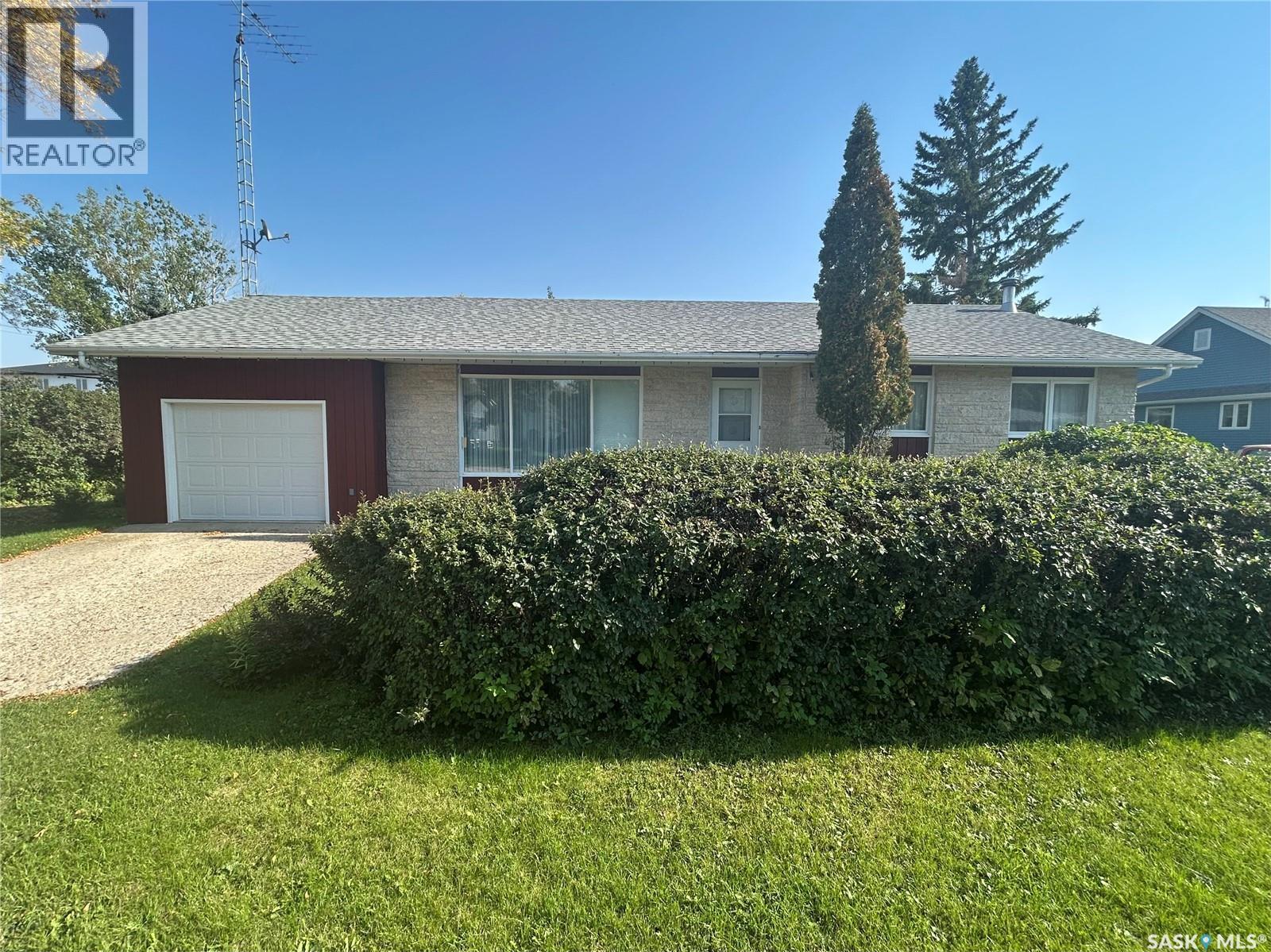 609 Ogilvie STREET, Moosomin, Saskatchewan