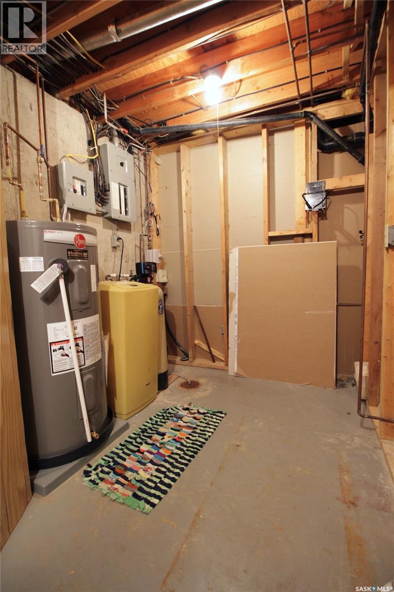 609 Ogilvie Street, Moosomin, Saskatchewan  S0G 3N0 - Photo 23 - SK025895