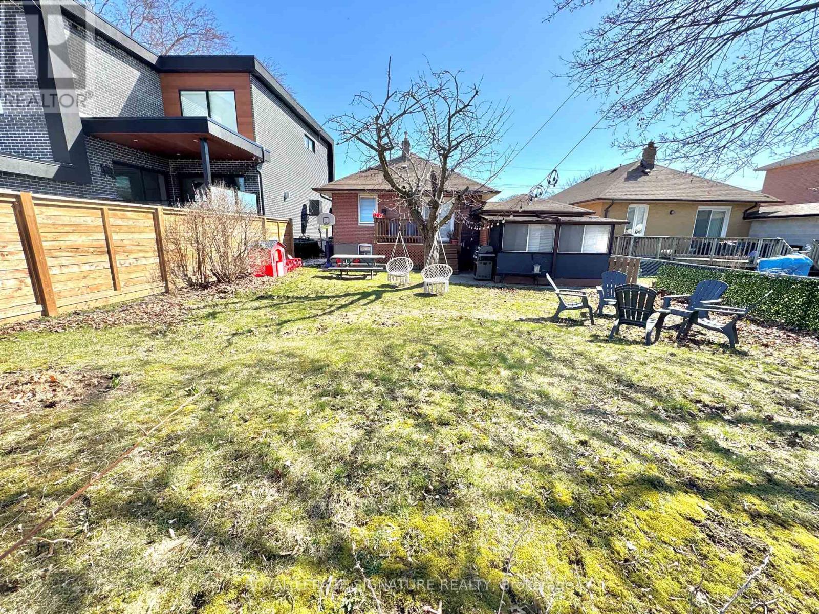 Lower - 36 Ashmore Avenue, Toronto, Ontario  M8Z 4C4 - Photo 11 - W12650212