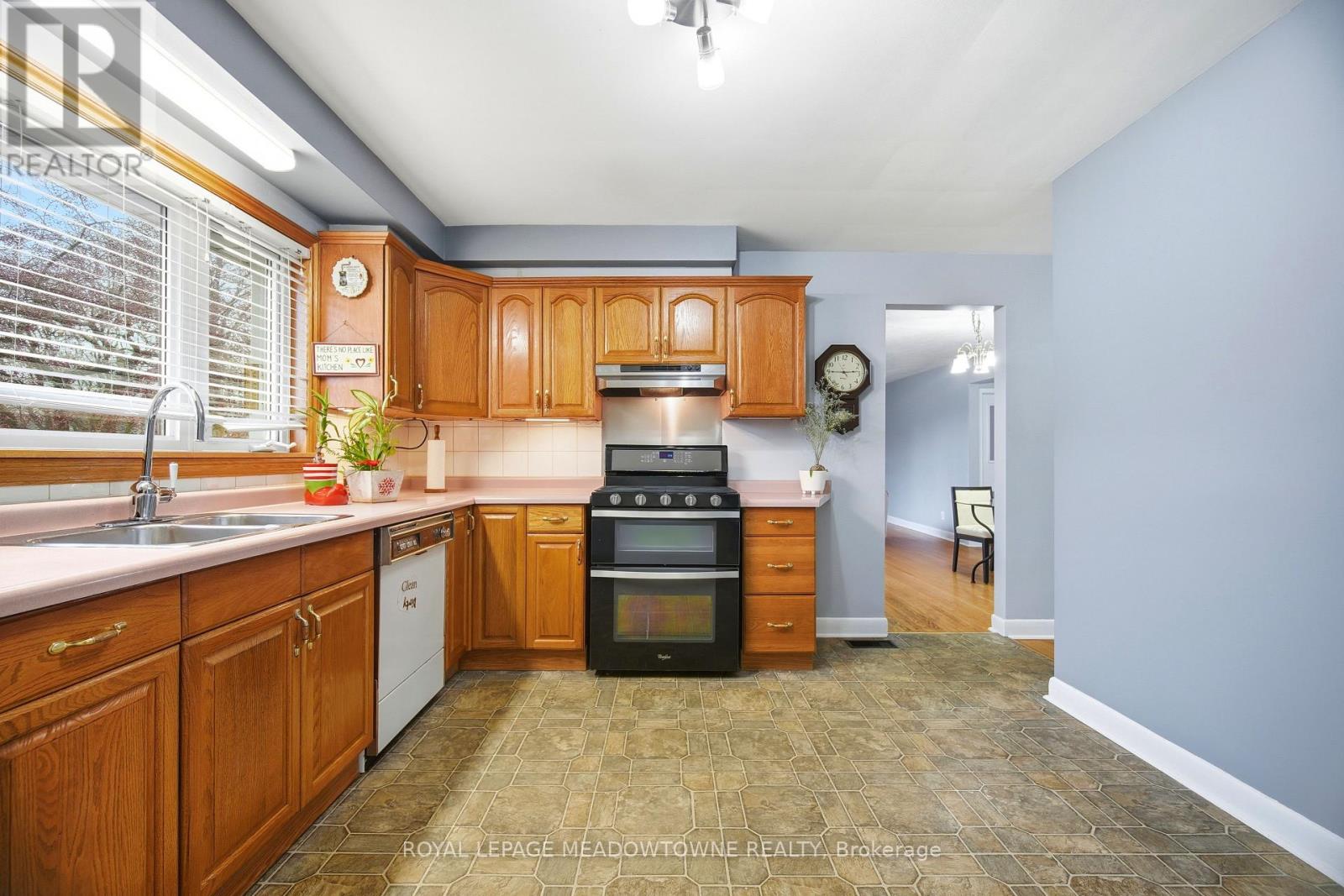 2286 Prospect Street, Burlington, Ontario  L7R 2A2 - Photo 13 - W12650228