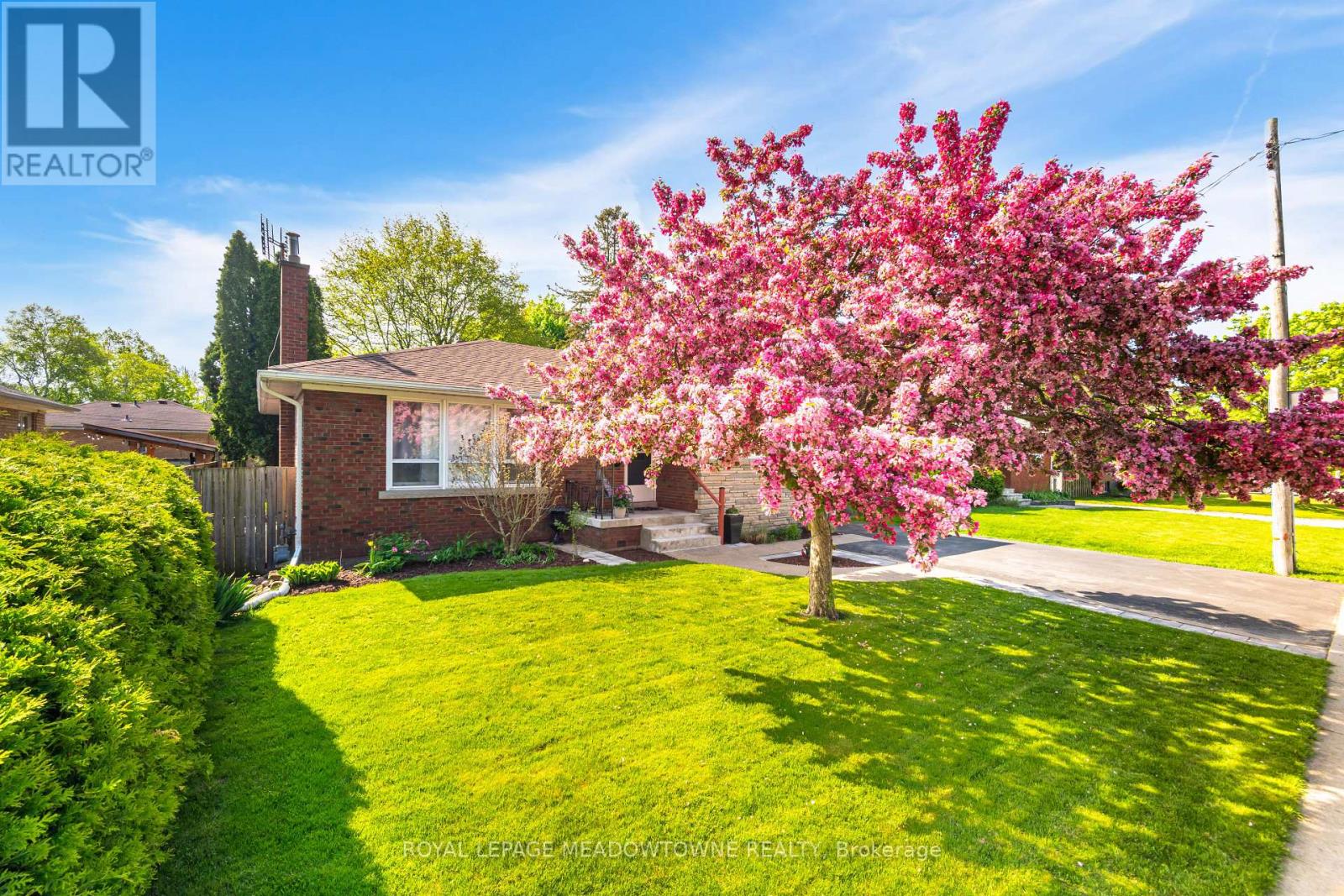 2286 Prospect Street, Burlington, Ontario  L7R 2A2 - Photo 2 - W12650228