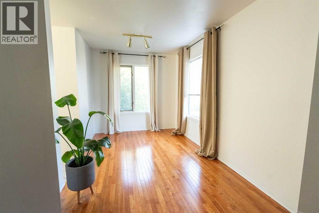 33 Sundown Close Se, Calgary, Alberta  T2X 2X3 - Photo 4 - A2269327