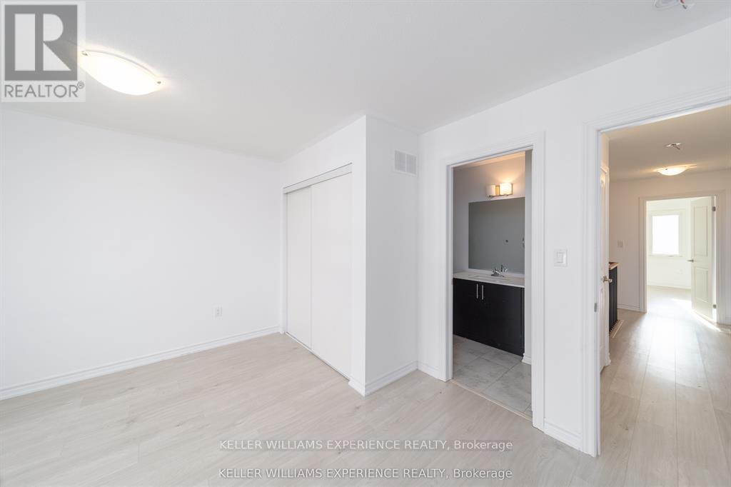 25 Tobias Lane, Barrie, Ontario  L9J 0T8 - Photo 12 - S12650232