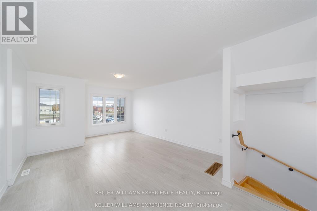 25 Tobias Lane, Barrie, Ontario  L9J 0T8 - Photo 5 - S12650232