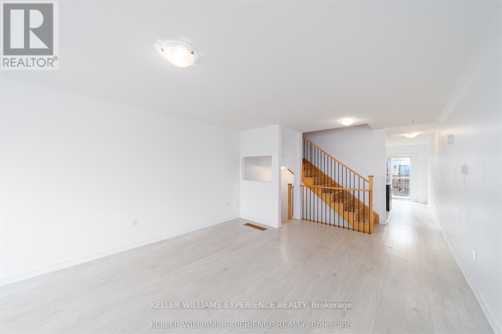 25 Tobias Lane, Barrie, Ontario  L9J 0T8 - Photo 7 - S12650232