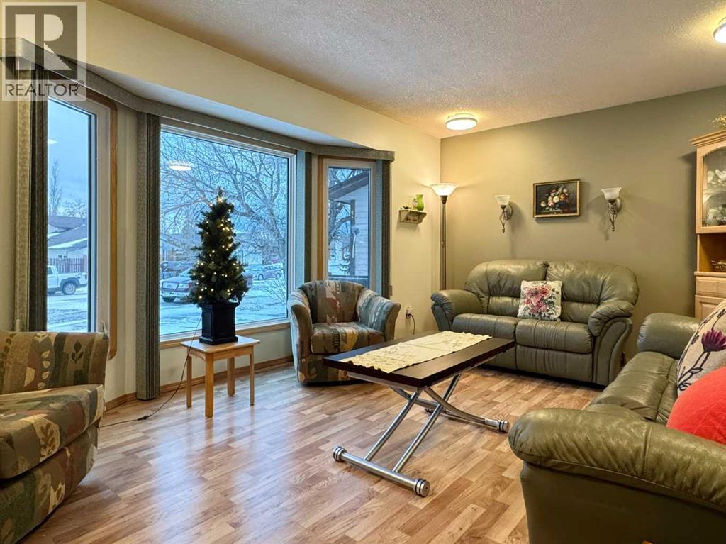 11 Princeton Road W, Lethbridge, Alberta  T1K 5A1 - Photo 6 - A2275434