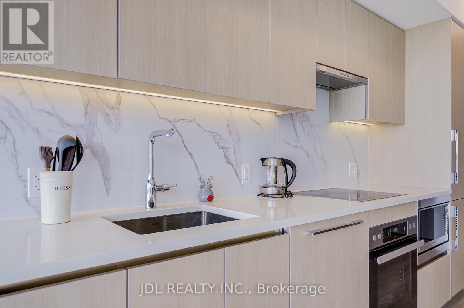 5112 - 1 Concord Cityplace Way, Toronto, Ontario  M5V 0X3 - Photo 10 - C12650292