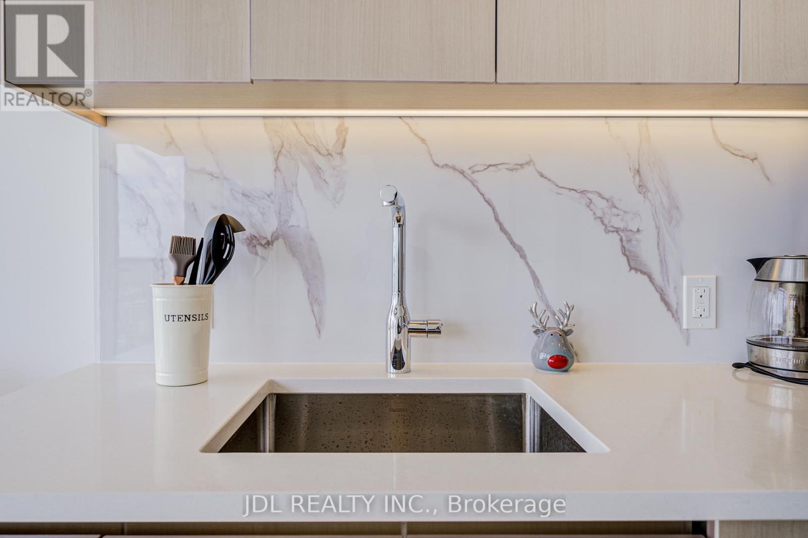 5112 - 1 Concord Cityplace Way, Toronto, Ontario  M5V 0X3 - Photo 9 - C12650292