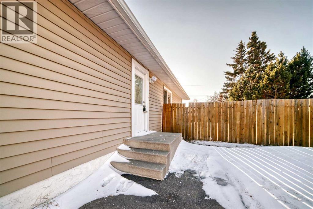 623 Madeira Drive Ne, Calgary, Alberta  T2A 4M7 - Photo 2 - A2275824