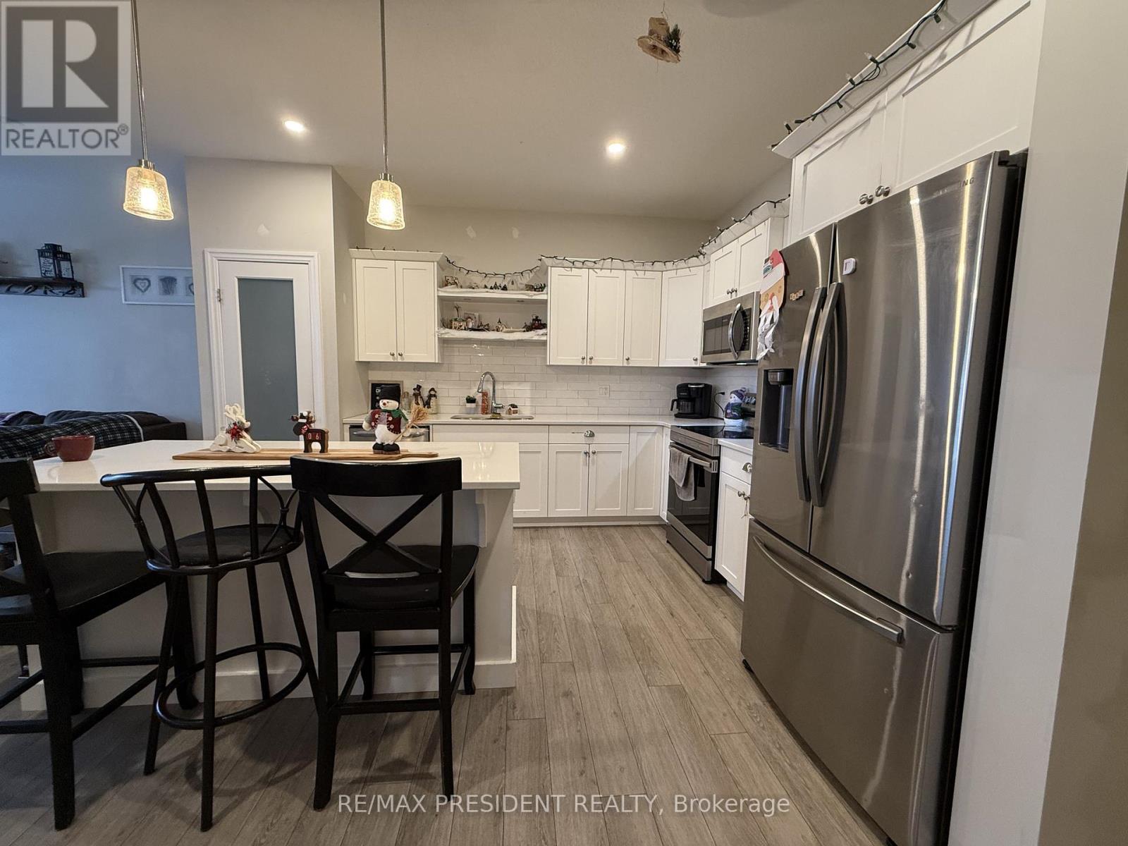 112 Livingston Drive, Tillsonburg, Ontario  N4G 0J3 - Photo 4 - X12650294