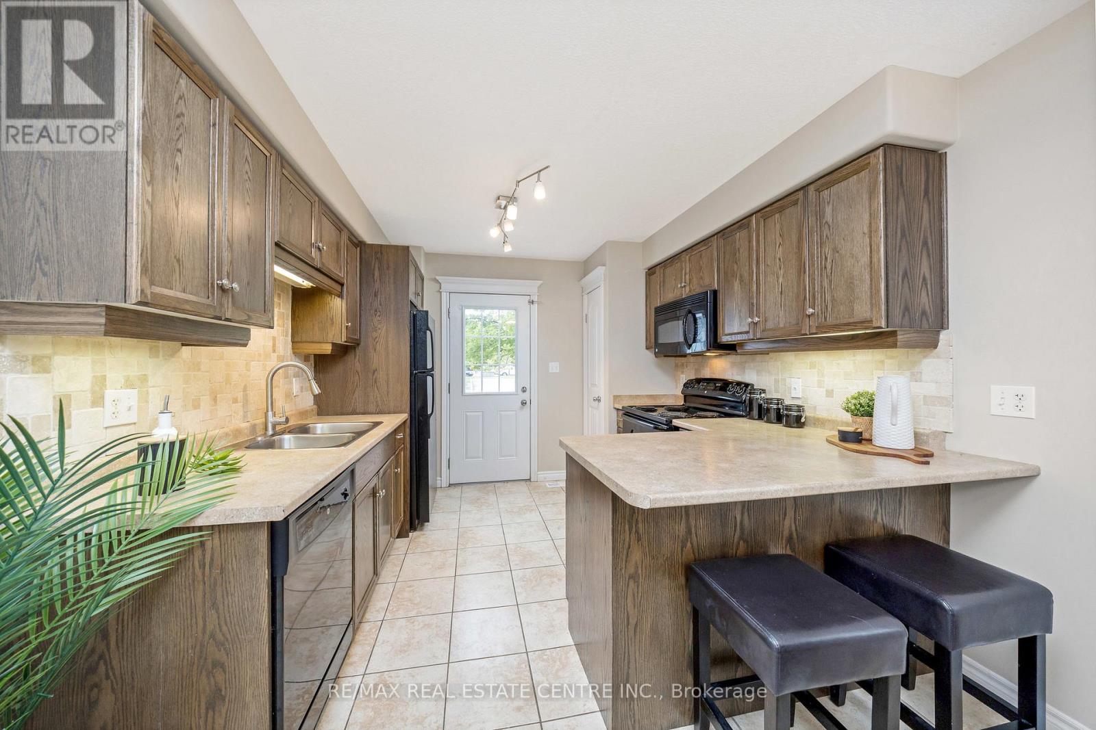 153 Carters Lane, Guelph/eramosa, Ontario  N0B 2K0 - Photo 7 - X12431764