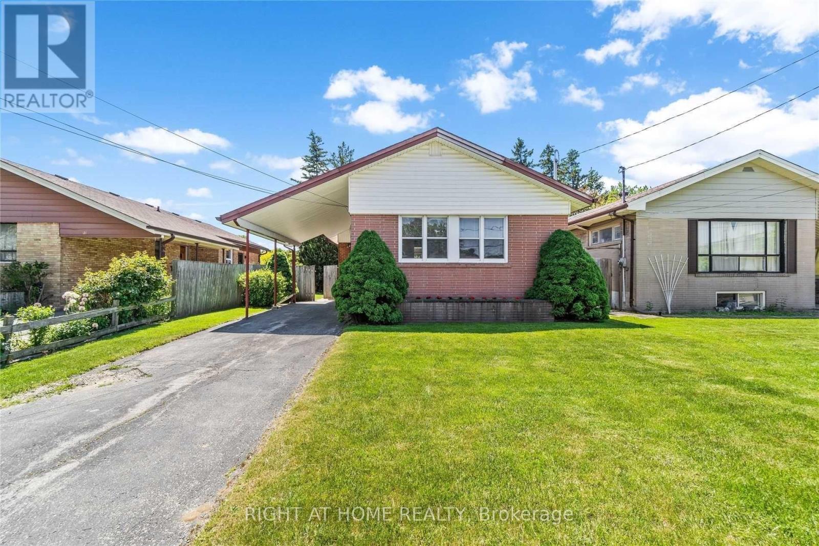 15 ARNPRIOR ROAD, Toronto, Ontario