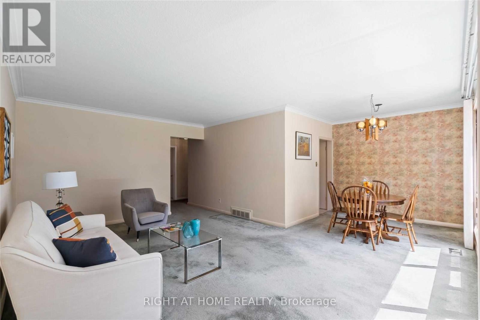 15 Arnprior Road, Toronto, Ontario  M1K 5A5 - Photo 3 - E12650300