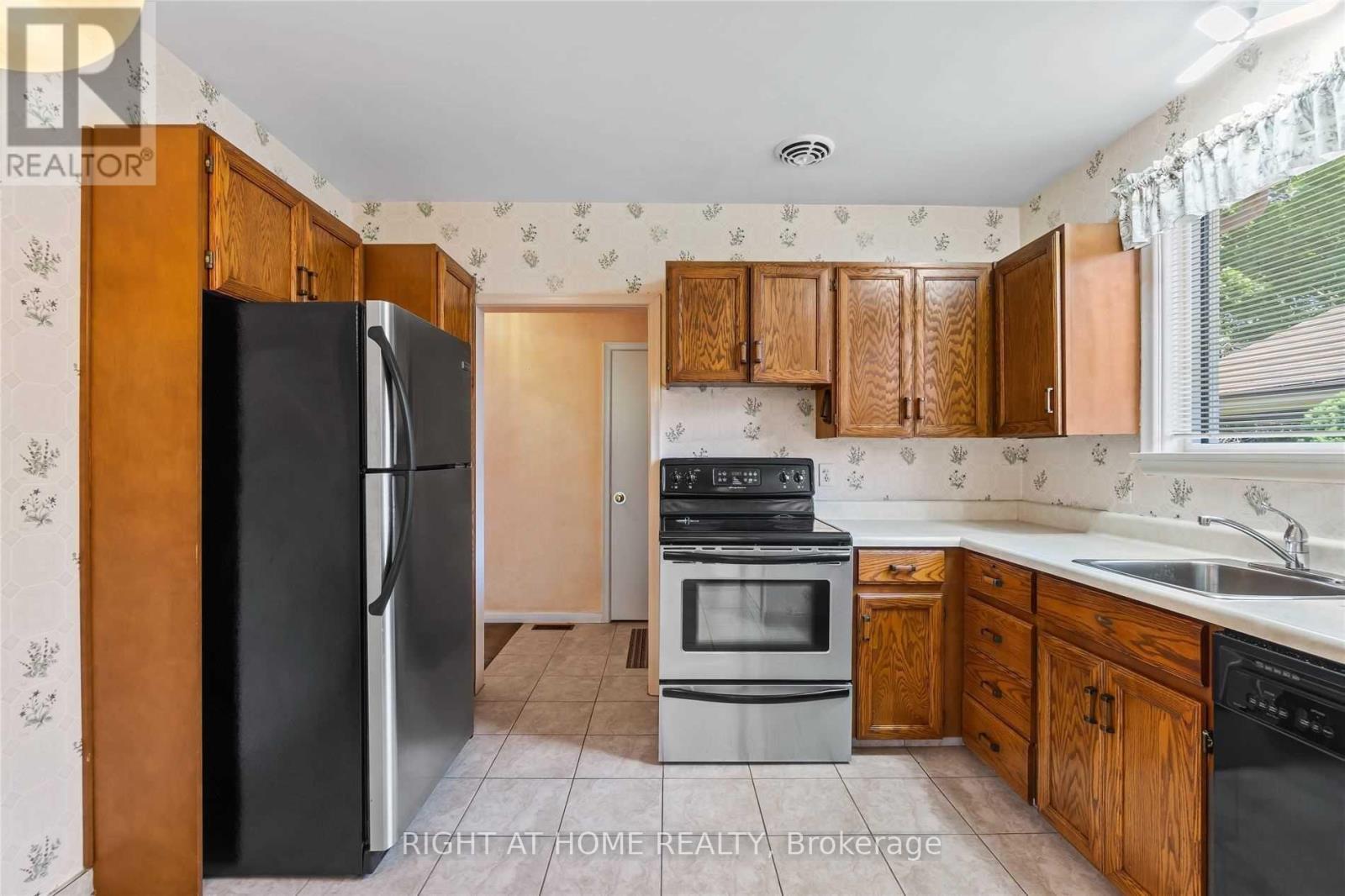 15 Arnprior Road, Toronto, Ontario  M1K 5A5 - Photo 5 - E12650300