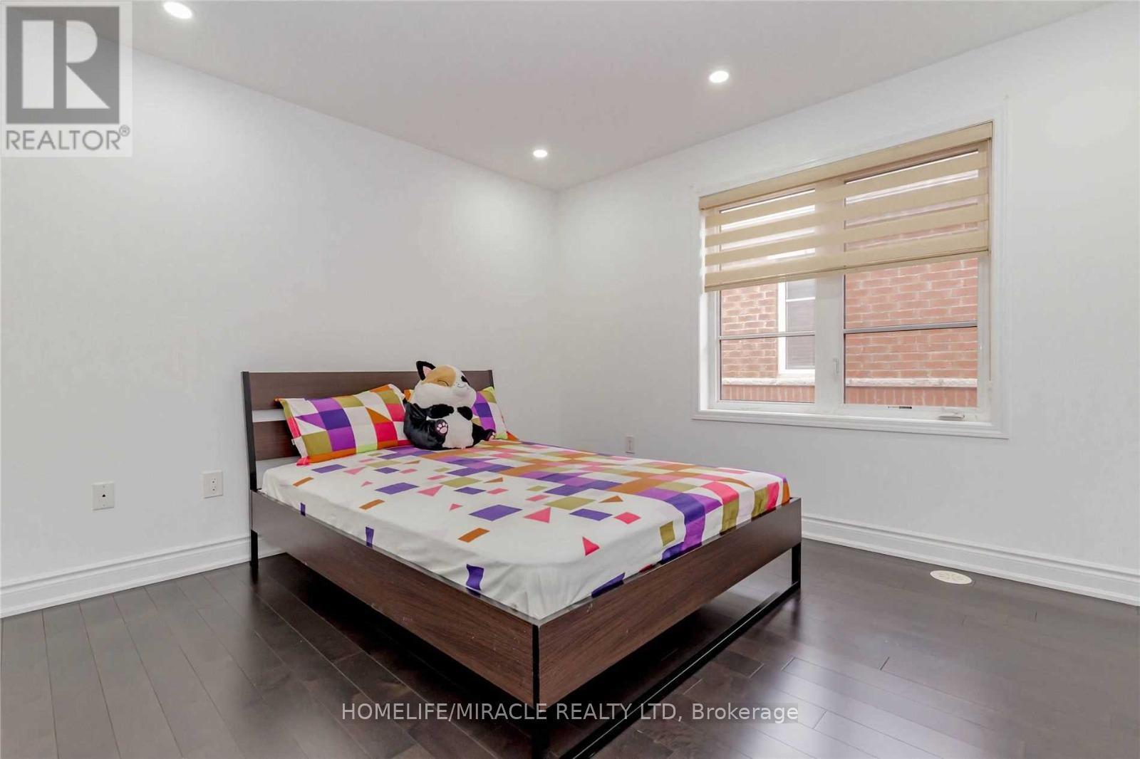 30 - 92 Baycliffe Crescent, Brampton, Ontario  L7A 3Z3 - Photo 2 - W12650302