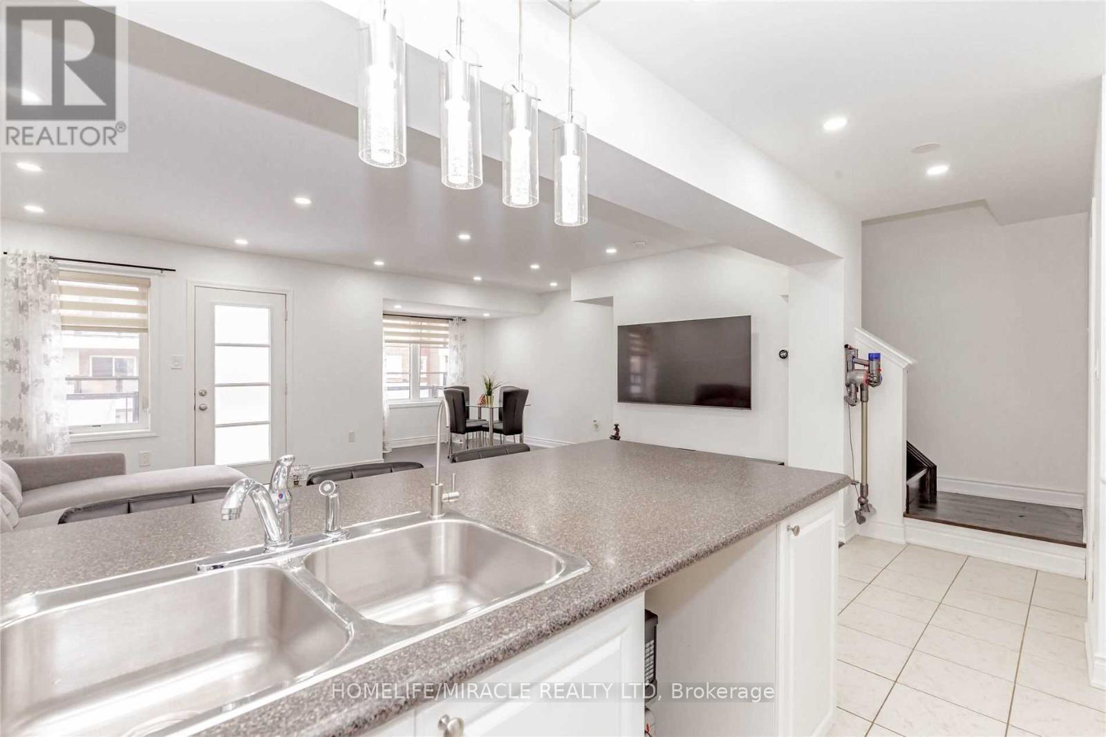 30 - 92 Baycliffe Crescent, Brampton, Ontario  L7A 3Z3 - Photo 37 - W12650302