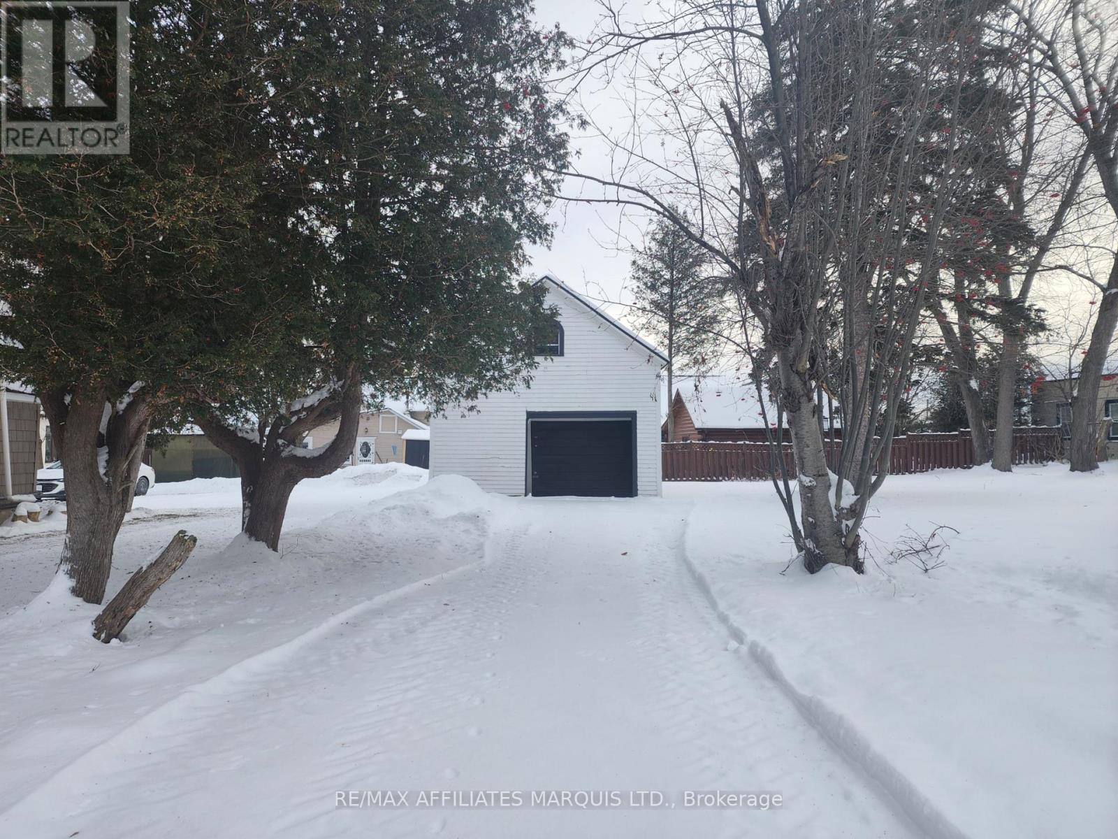 12 Oak Street, South Glengarry, Ontario  K0C 1N0 - Photo 3 - X12457511