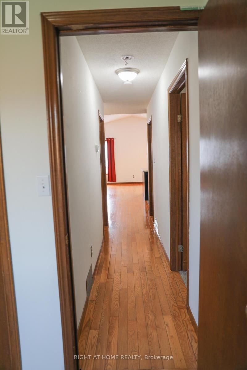 516 Springbank Avenue N, Woodstock, Ontario  N4T 1H1 - Photo 10 - X12650310