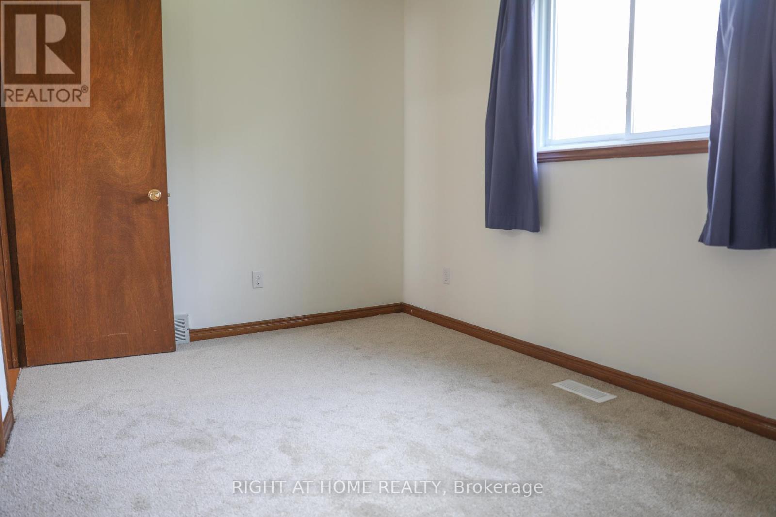 516 Springbank Avenue N, Woodstock, Ontario  N4T 1H1 - Photo 8 - X12650310