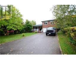 55 WADDINGTON CRESCENT, Toronto, Ontario