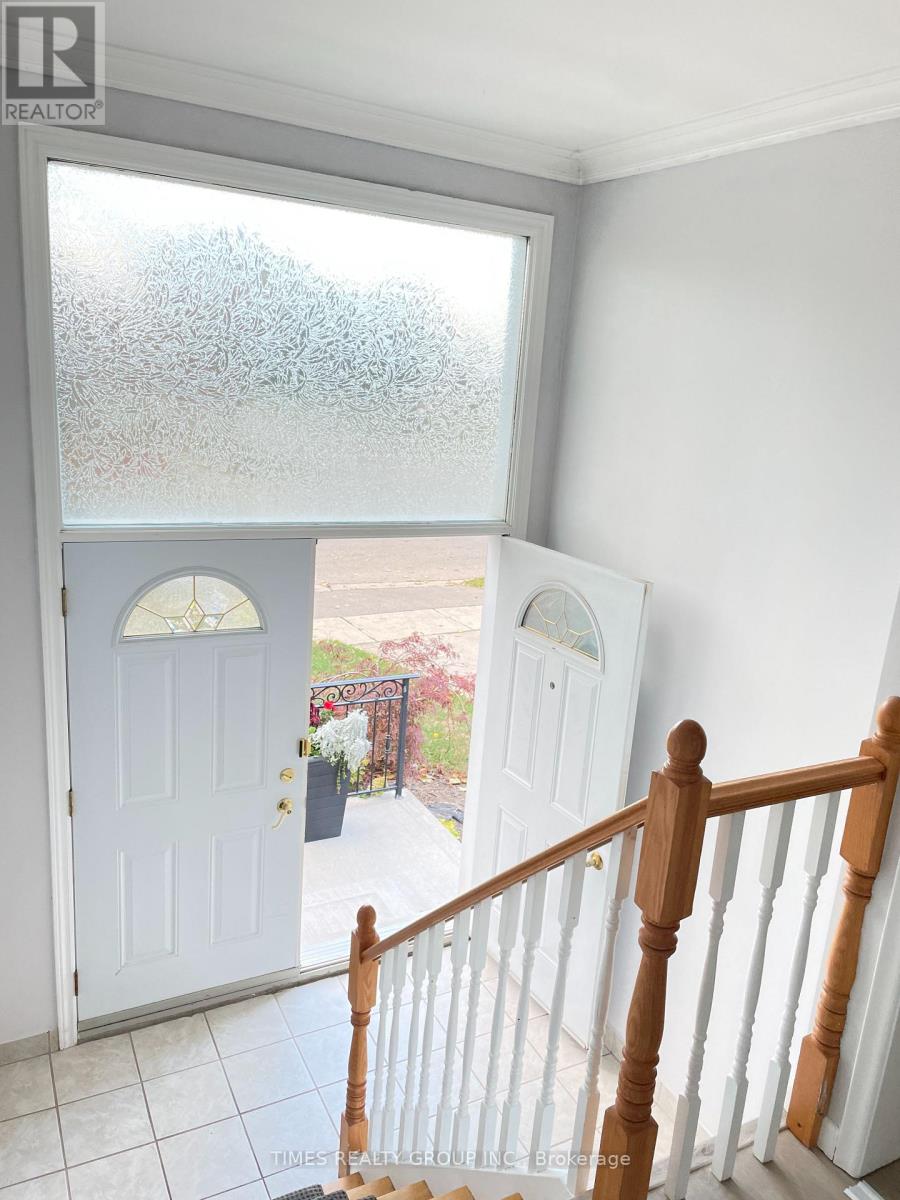 Main - 3346 Ivernia Road, Mississauga, Ontario  L4Y 3E8 - Photo 3 - W12650308