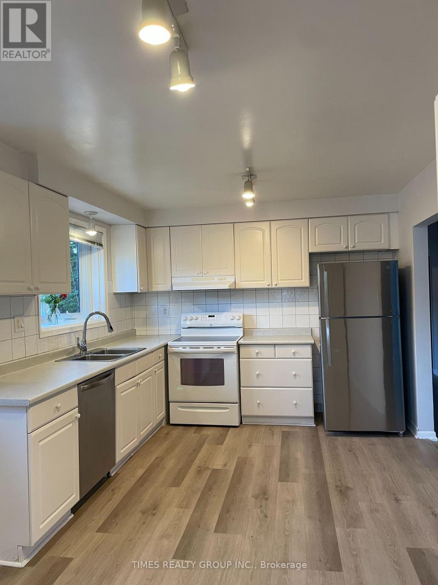 Main - 3346 Ivernia Road, Mississauga, Ontario  L4Y 3E8 - Photo 4 - W12650308