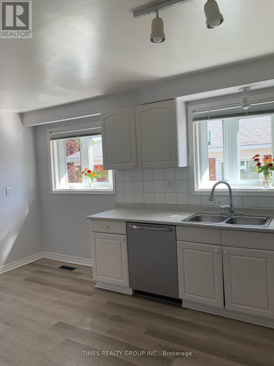 Main - 3346 Ivernia Road, Mississauga, Ontario  L4Y 3E8 - Photo 5 - W12650308