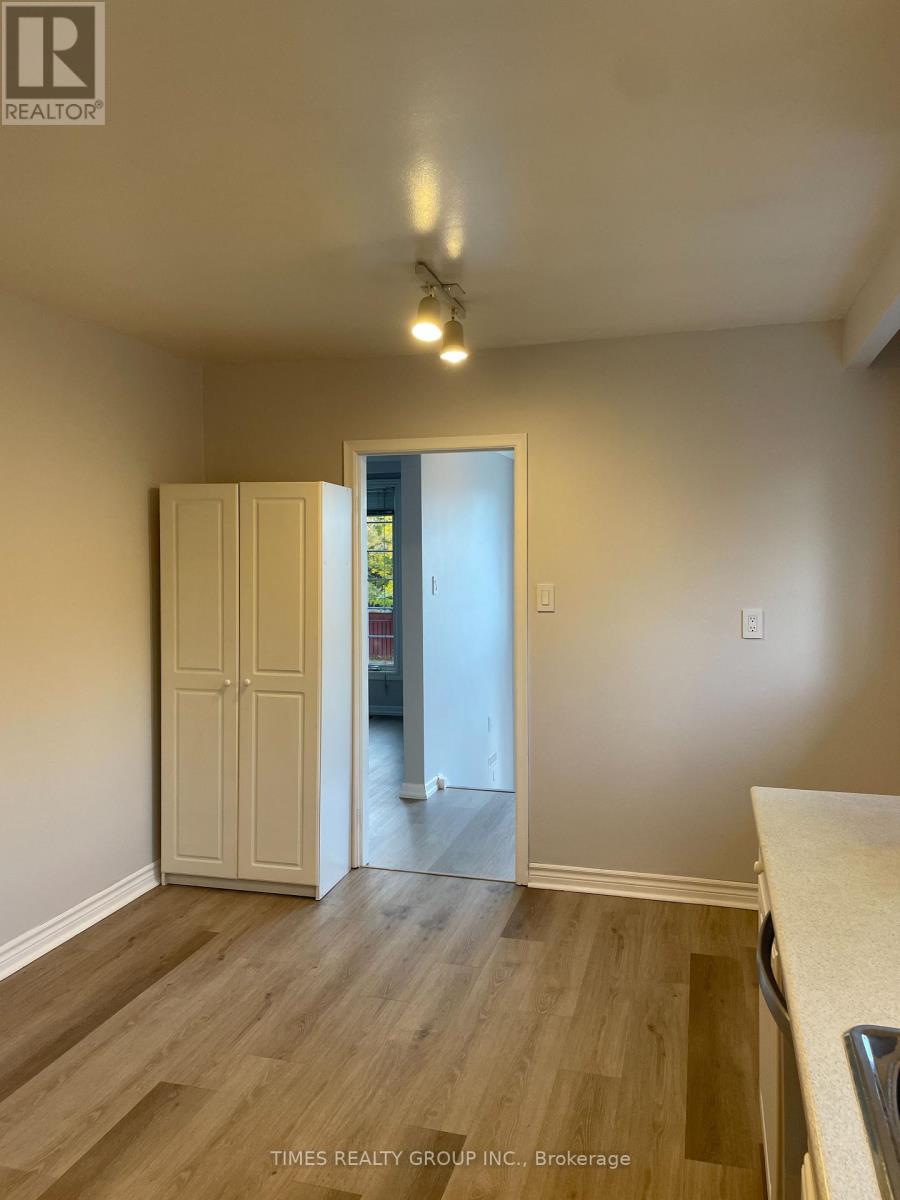 Main - 3346 Ivernia Road, Mississauga, Ontario  L4Y 3E8 - Photo 6 - W12650308