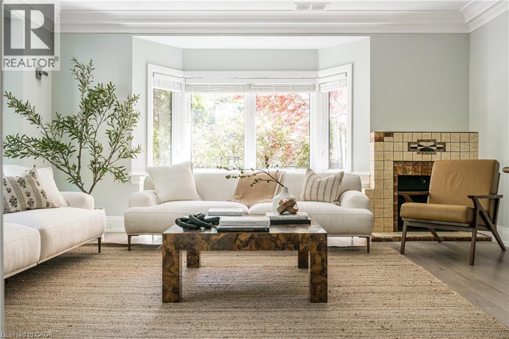 3 Oakwood Place, Hamilton, Ontario  L8S 4C9 - Photo 4 - 40763131