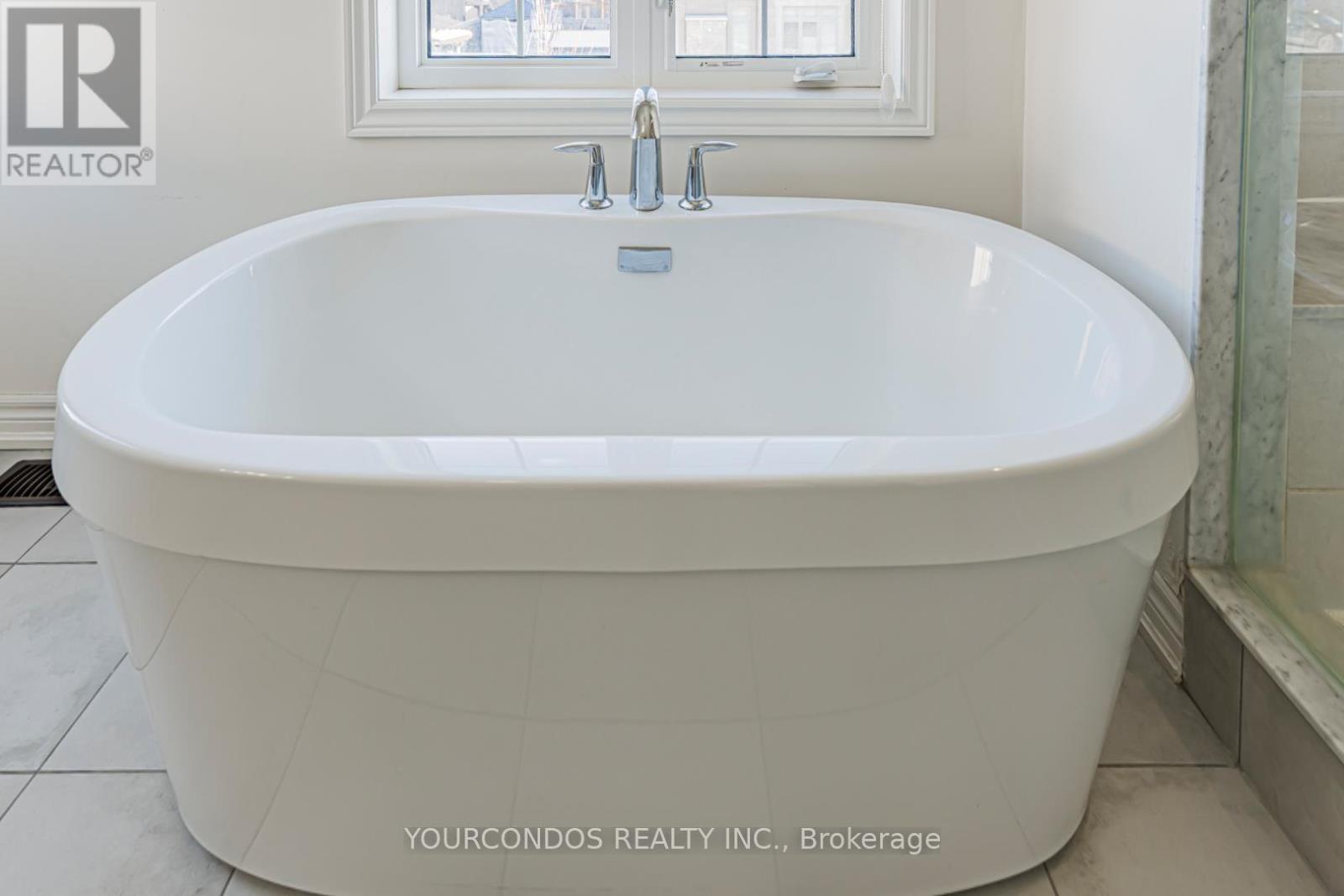 100 Beckett Avenue, East Gwillimbury, Ontario  L9N 0S7 - Photo 26 - N12650316