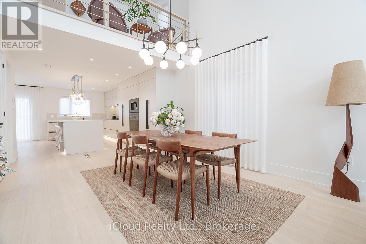 5389 Kindos Street, Burlington, Ontario  L7L 7M6 - Photo 2 - W12613606