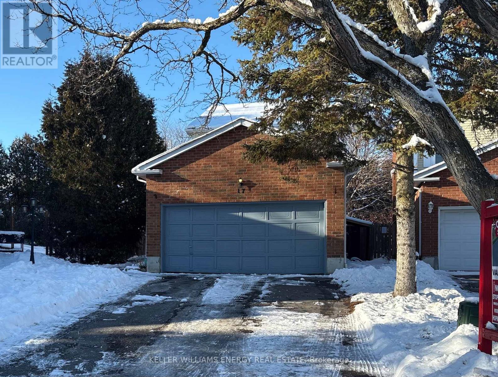 17 BARROW COURT, Whitby, Ontario