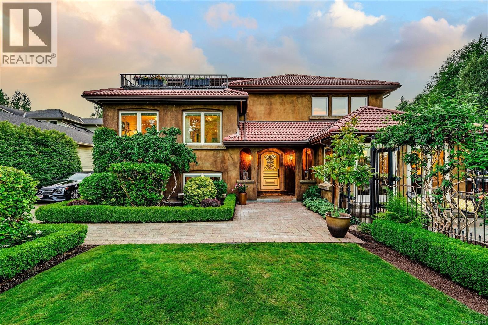 5388 Parker Ave, Saanich, British Columbia