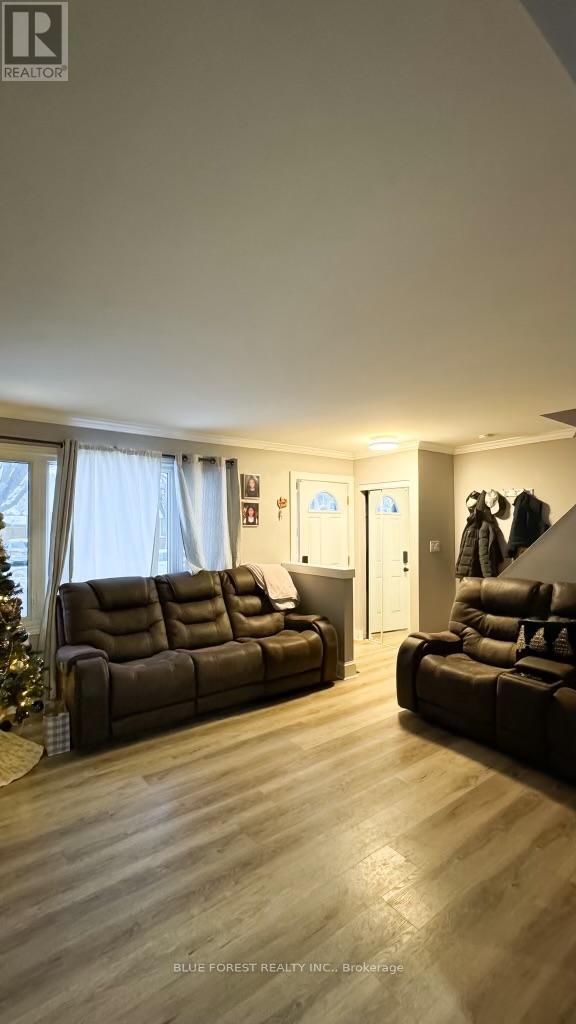 92 - 114 Pauline Crescent, London South, Ontario  N6E 2X6 - Photo 3 - X12650336