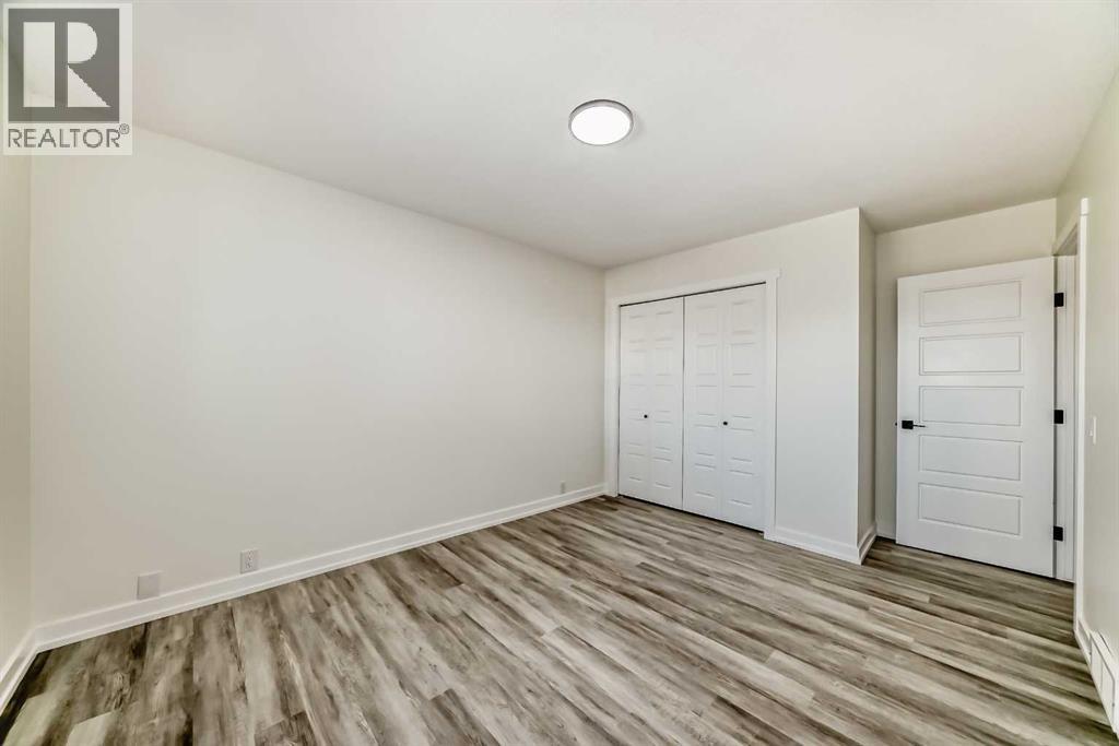 946 Berkley Drive Nw, Calgary, Alberta  T3K 1A2 - Photo 19 - A2264876