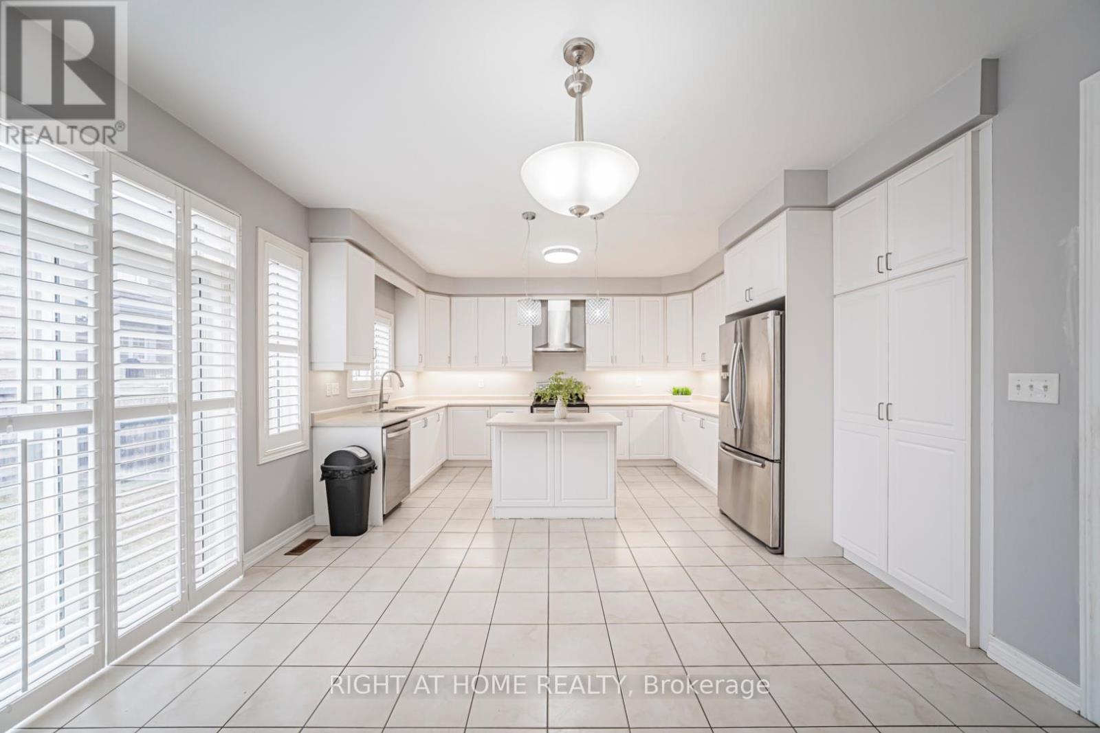 3152 Larry Crescent, Oakville, Ontario  L6M 0T1 - Photo 10 - W12650328