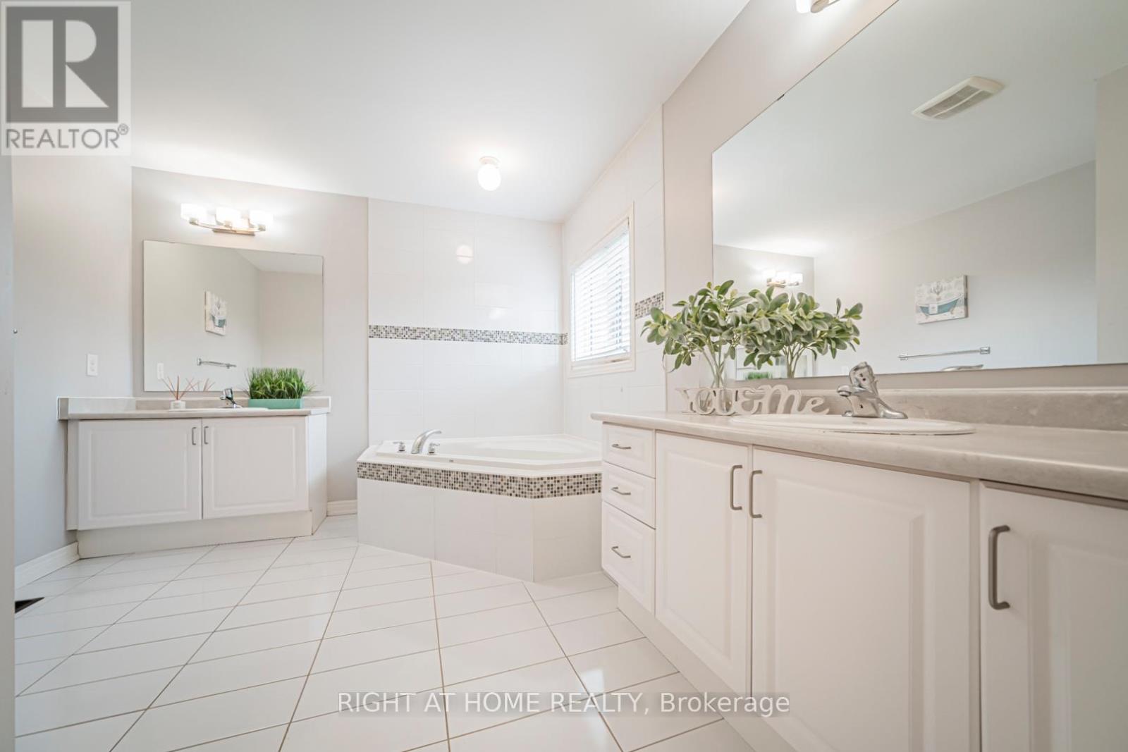 3152 Larry Crescent, Oakville, Ontario  L6M 0T1 - Photo 14 - W12650328