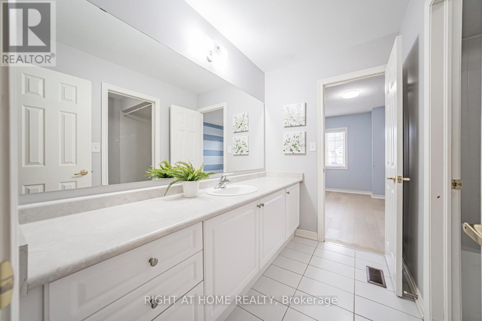 3152 Larry Crescent, Oakville, Ontario  L6M 0T1 - Photo 16 - W12650328