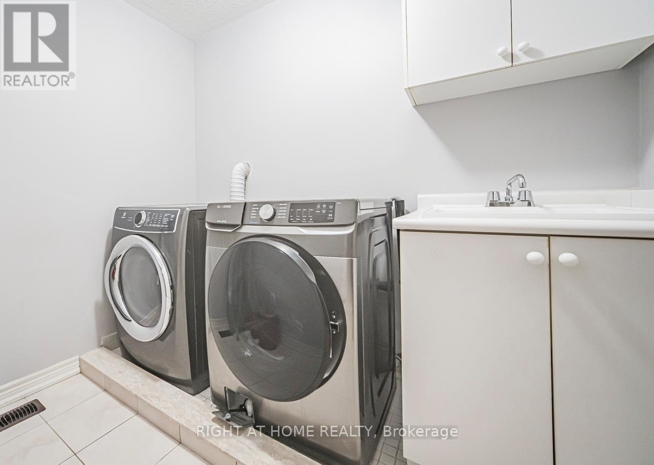 3152 Larry Crescent, Oakville, Ontario  L6M 0T1 - Photo 19 - W12650328