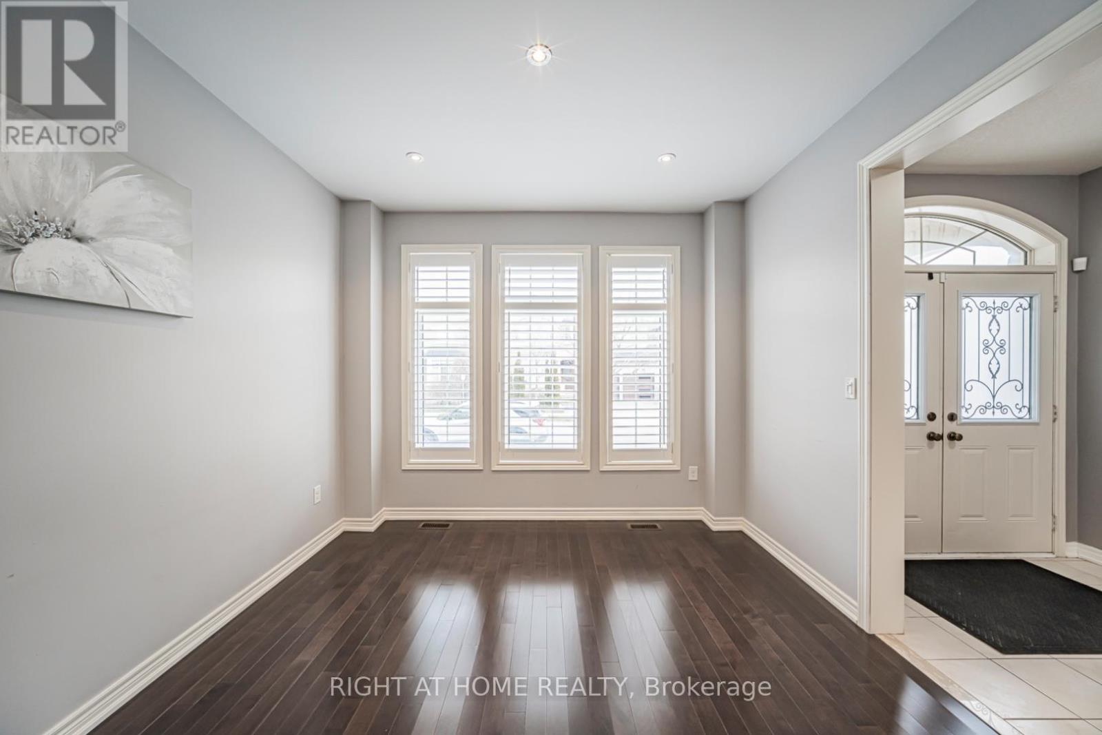 3152 Larry Crescent, Oakville, Ontario  L6M 0T1 - Photo 2 - W12650328